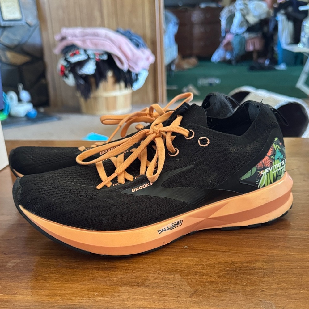 Brooks Women's Black and Peach Athletic Running Sneakers